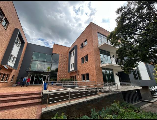 669M² OFFICE TO LET IN BRYANSTON